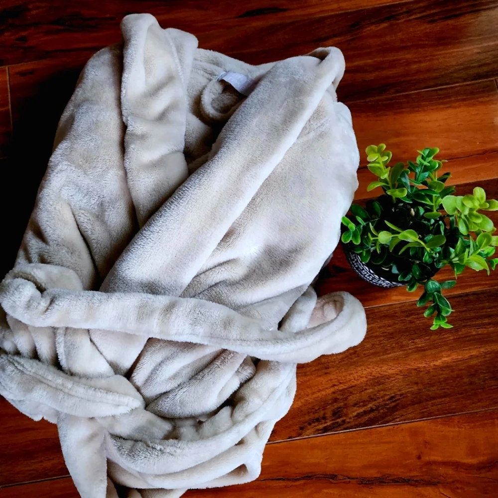 SUMMER & ROSE Plush Hooded Bathrobe /L-XL - Picture 5 of 8